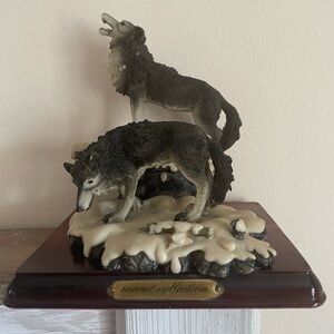 Moon Collection Howling Wolves Sculpture - Black and White